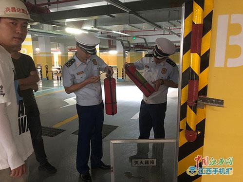 浮梁縣消防大隊(duì)結(jié)合夏季消防大檢查開(kāi)展消防產(chǎn)品安全檢查 圖